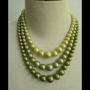💚1950s True Vintage Chartreuese Multi Strand Pearl Cocktail Necklace